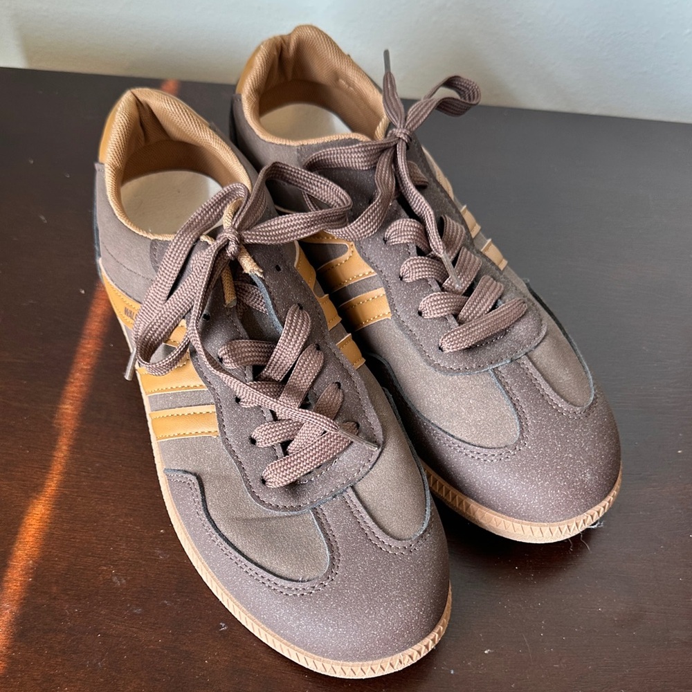 Stylish Women's Brown and Tan Sneakers